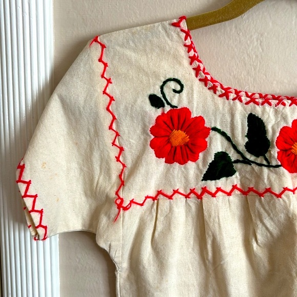 Embroidered Floral Top. Sz XS - Picture 2 of 3